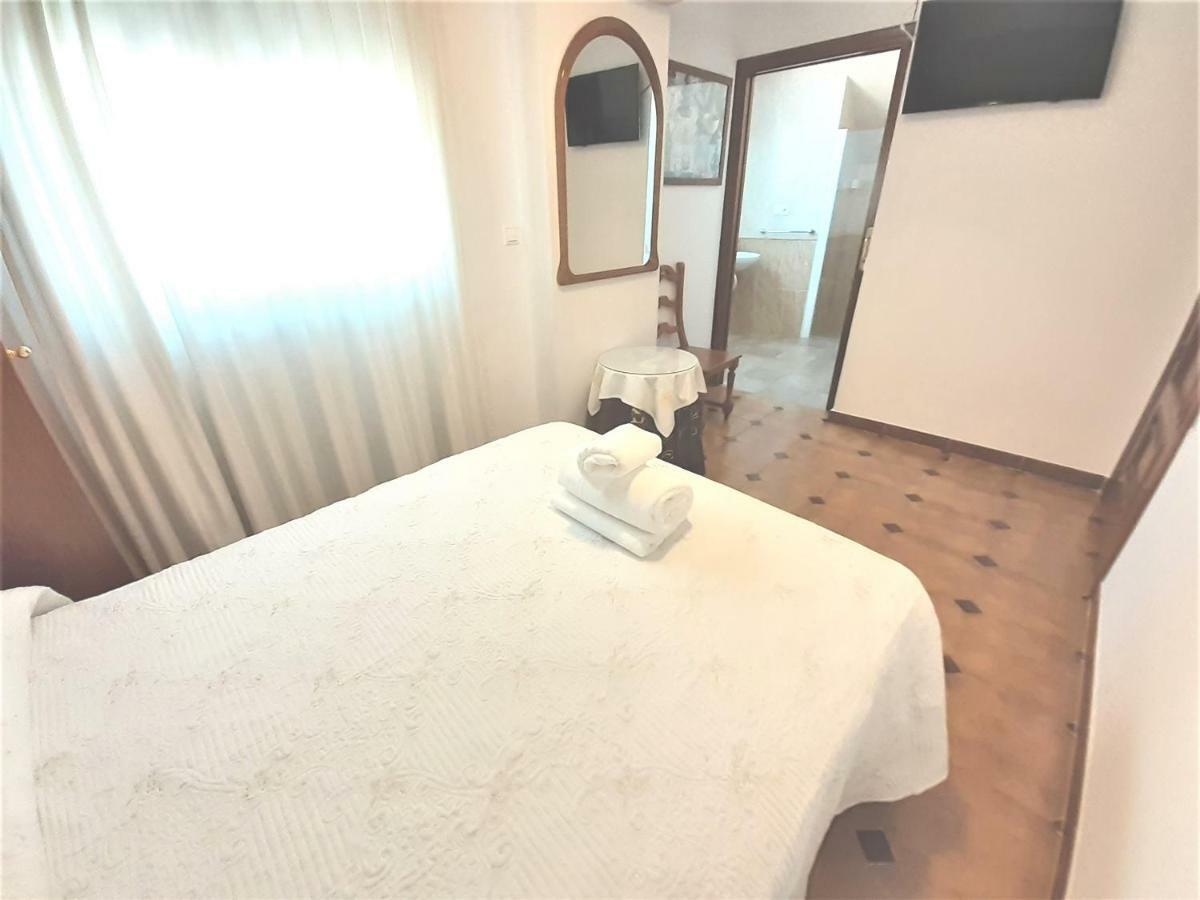 Hostal Kokkola 丰希罗拉 外观 照片