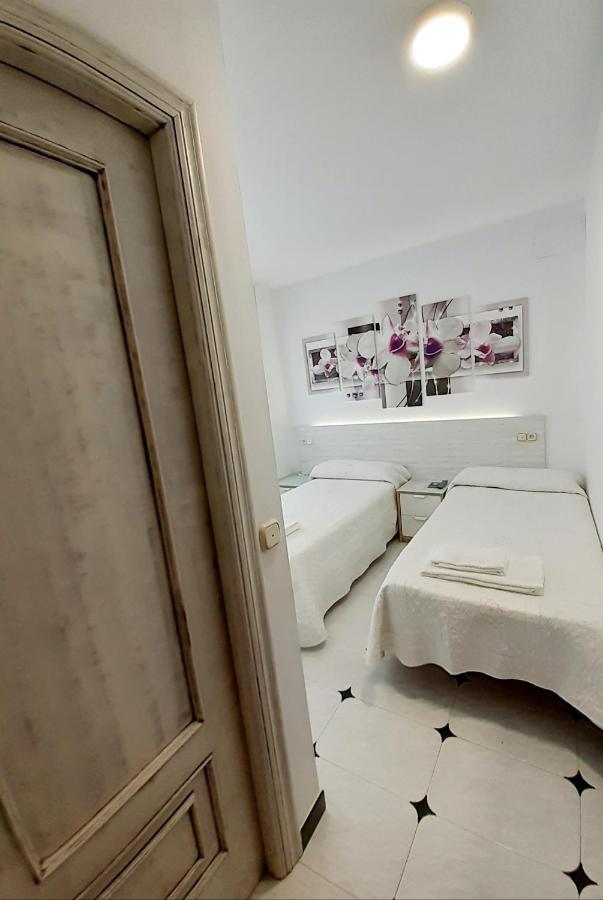 Hostal Kokkola 丰希罗拉 外观 照片