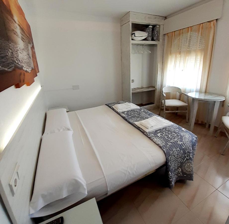 Hostal Kokkola 丰希罗拉 外观 照片